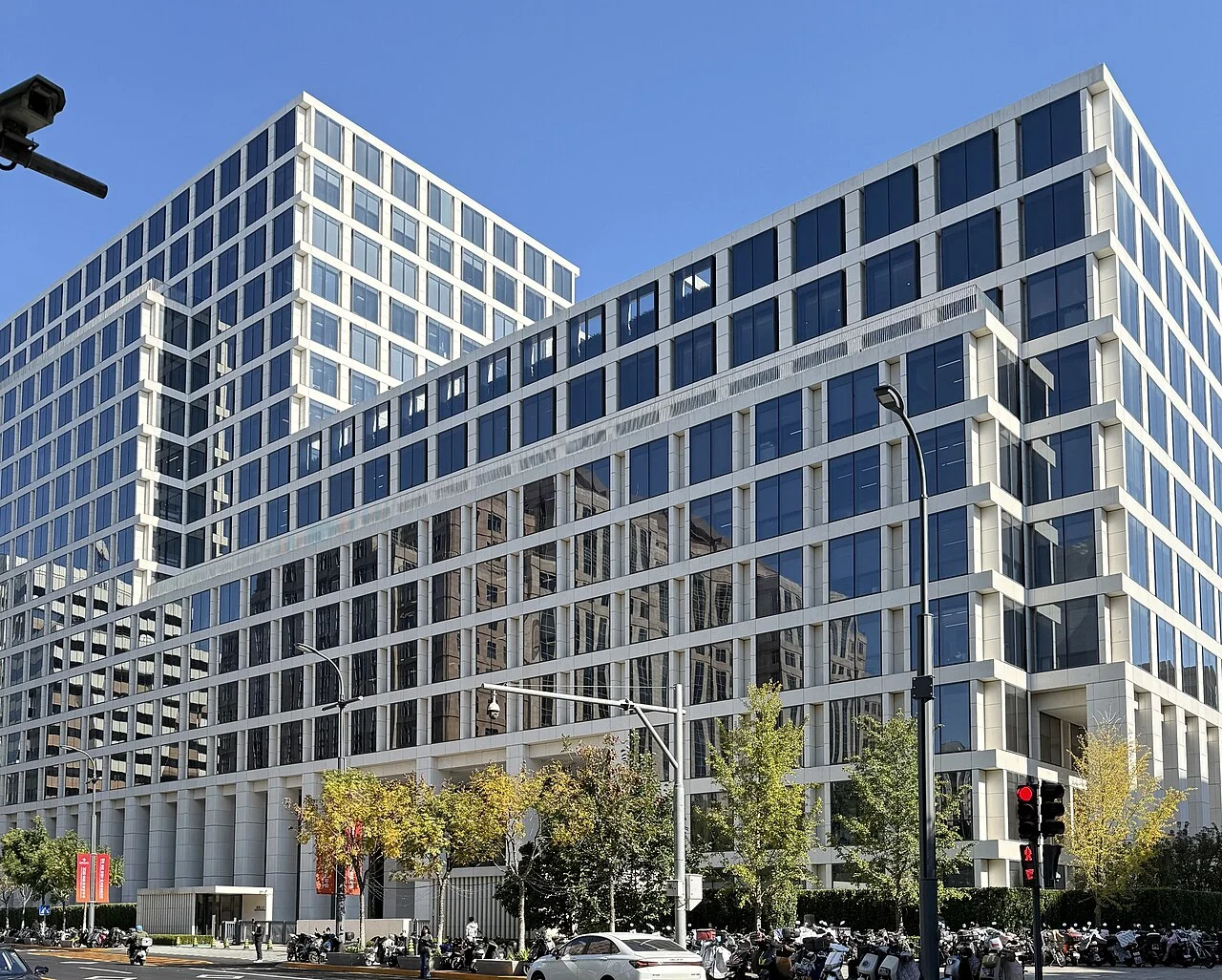 Bank Warns of Rate Hike as Iran Tensions Threaten Global Prices