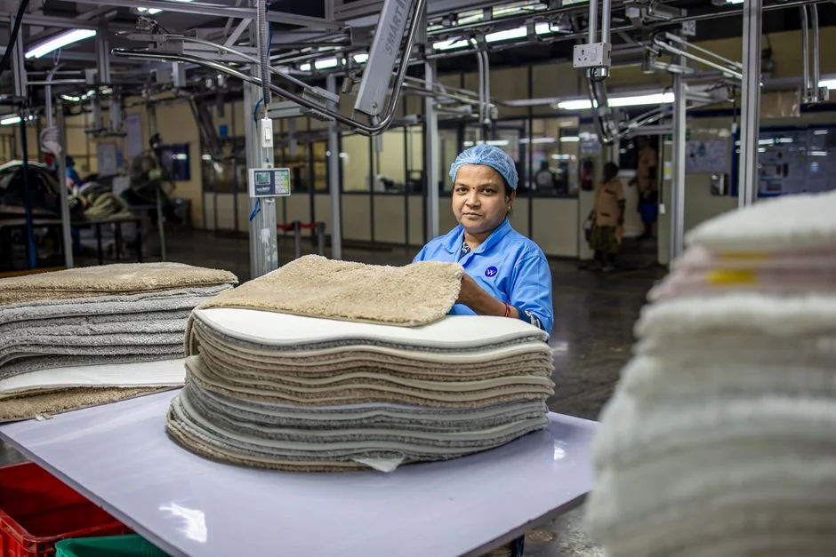 India's Services Sector Slumps to 17-Month Low as Hiring Freezes